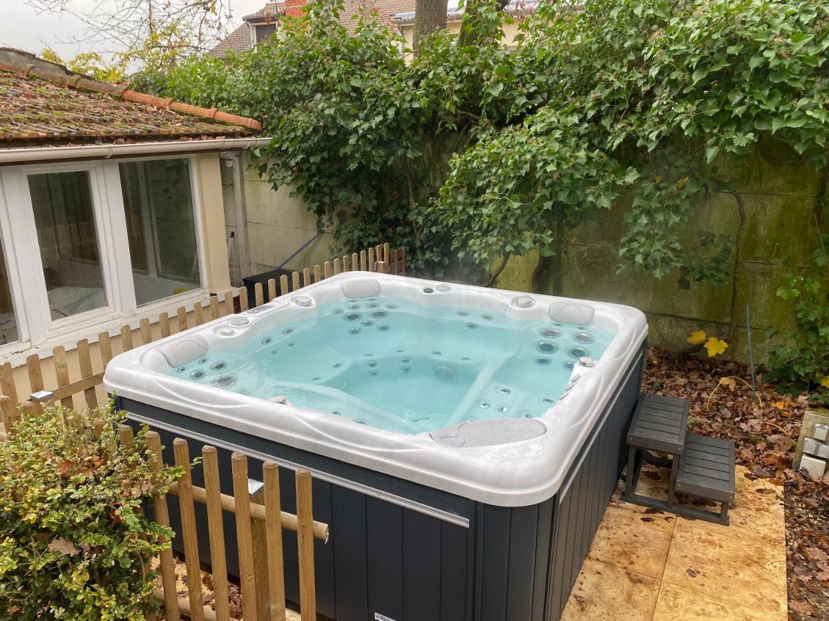 Maison Avec Jardin Et Jacuzzi Proche Polytechnique Holiday home *