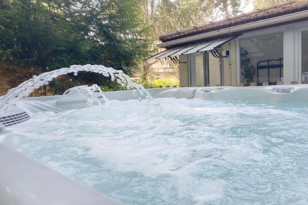 Maison Avec Jardin Et Jacuzzi Proche Polytechnique Holiday home *
